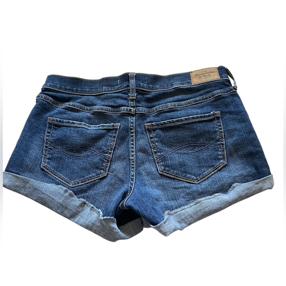 Abercrombie & Fitch Women’s Cuffed Hem Denim Shorts - Size 6/ W28 - Picture 2 of 9